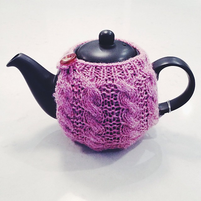 cabled cosy for a 1.4L pot
