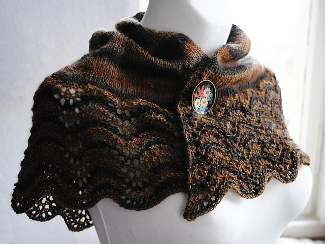 Feathers Shawlette