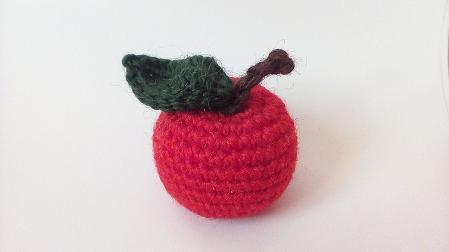 Stripey pack: Lunch bucket + Apple