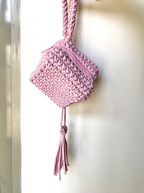 A dice (bag) on your wrist