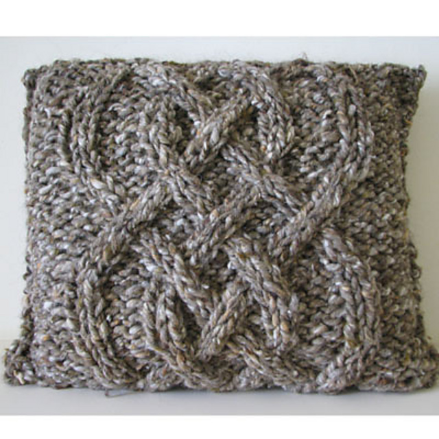Chunky cable cushion