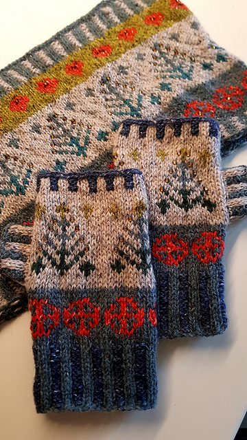 Heart of the Forest mittens and cowl