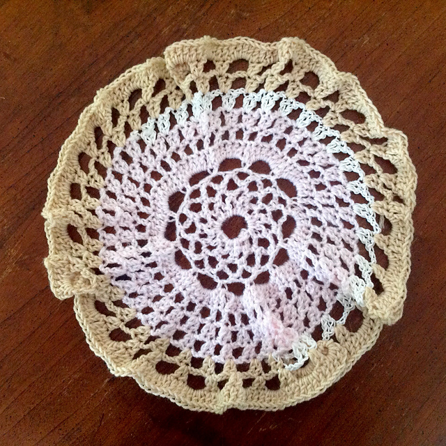 Six Round D’Oyleys: Trellis Pattern