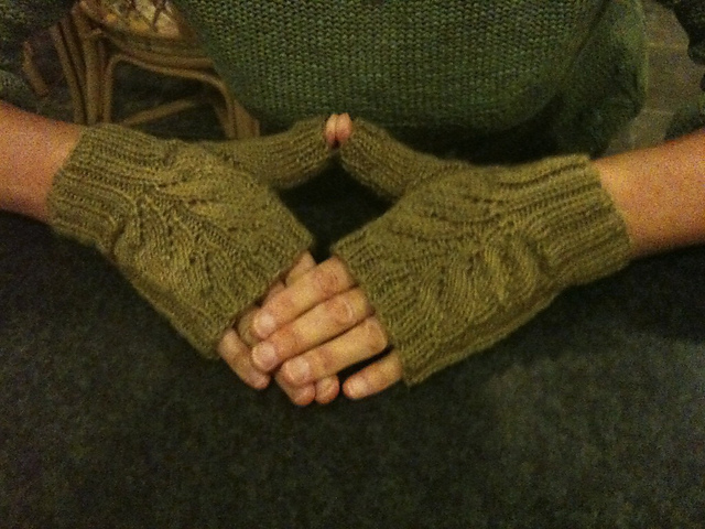 Lacy mittens
