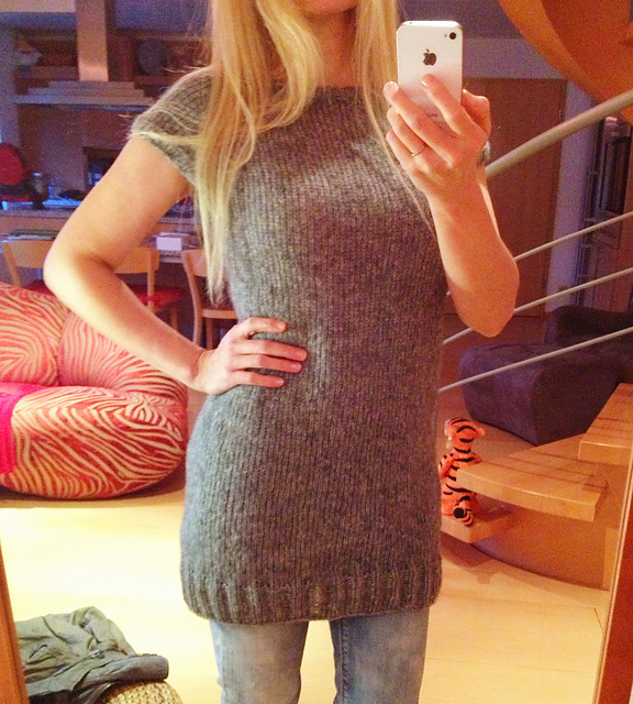 10 Graues Kleid