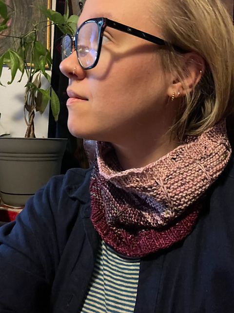 Mini-skein fade cowl