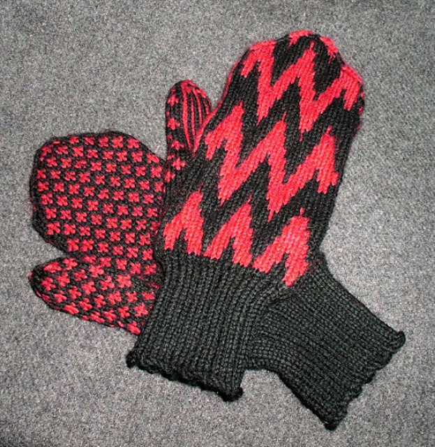 Big Waves Mittens