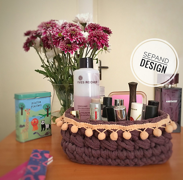 Tshirt purple square basket