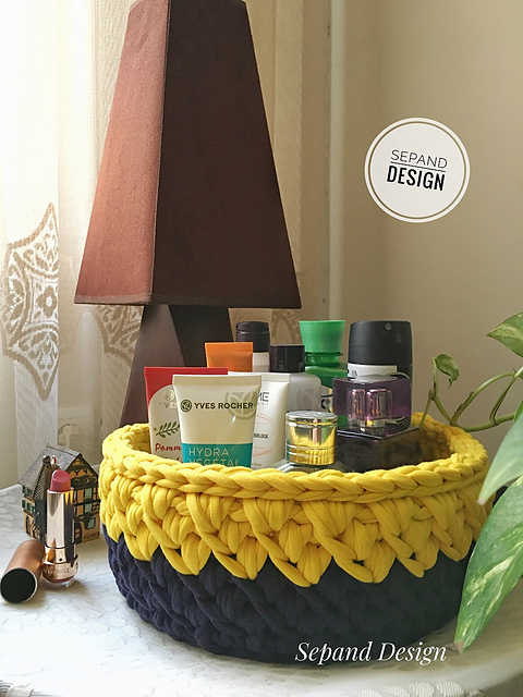 Tshirt yarn basket navy yellow