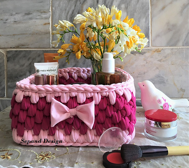 tshirt basket pink