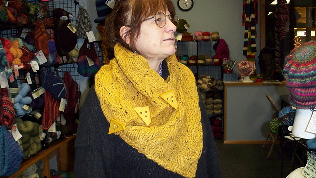 Cabled Cowl w/buttons