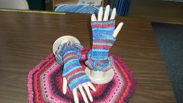 Ruffled Fingerless Mitts