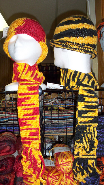 Crochet Hat & scarf with Curly Fingers
