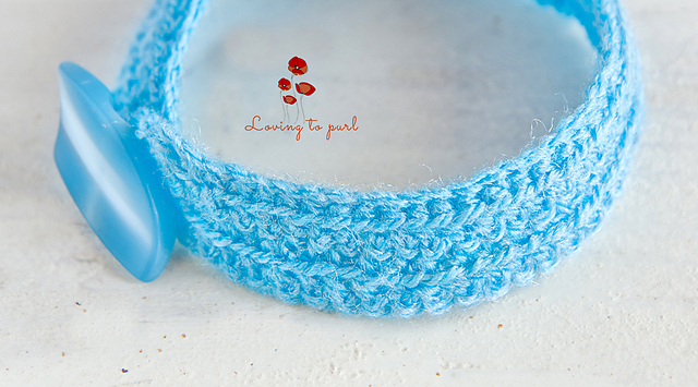Blue single crochet bracelet