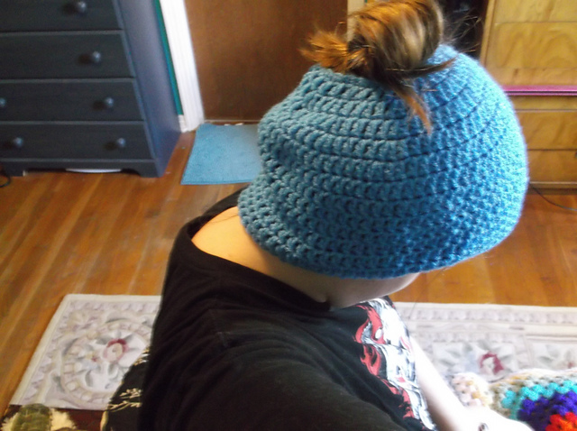 Messy bun or pony tail hat