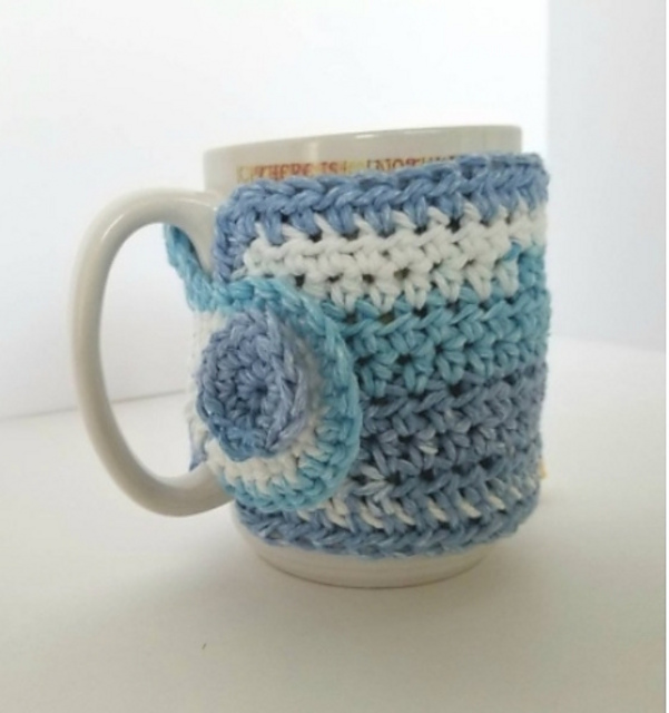 Simple coffee cozy with button