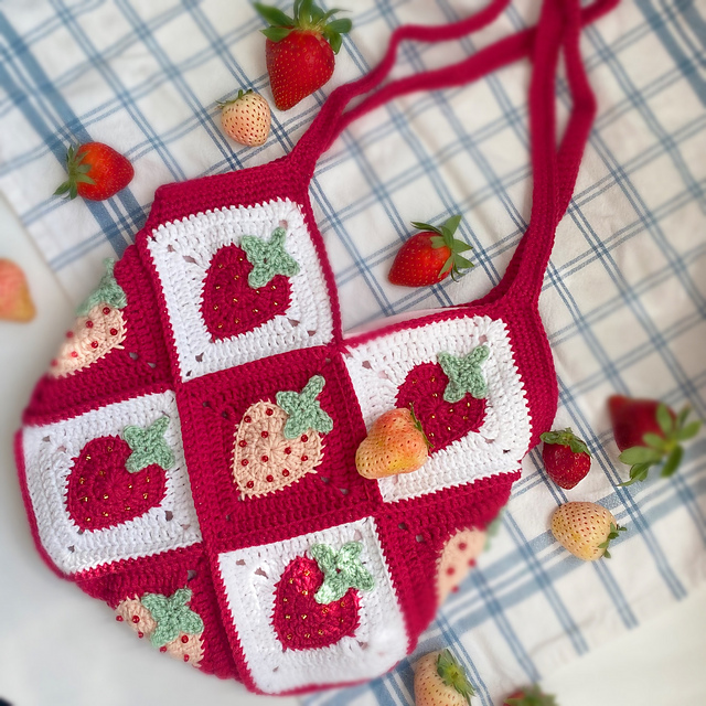 Ravelry: Strawberry Picnic Bag pattern by Shai Kilström