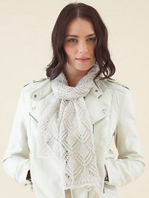 Heroine in Lace Scarf