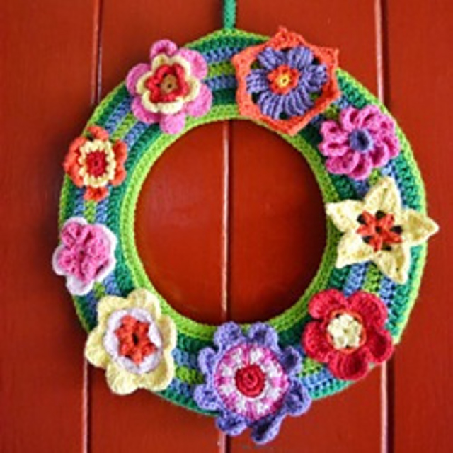 Springy Flower Wreath in Crochet by Sher