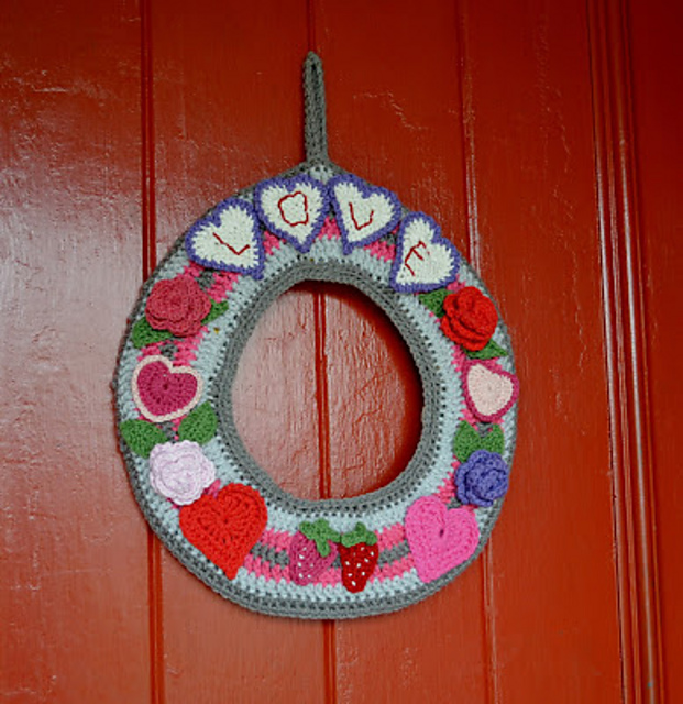 Winter Love Wreath
