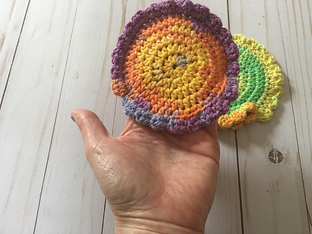 Wippy Chick Face Scrubby Mitt
