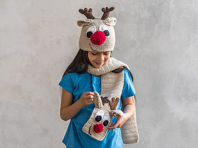 Reindeer Hat & Scarf