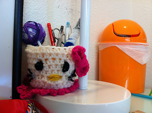 Hello Kitty Adjust-Yourself Cup Cozy