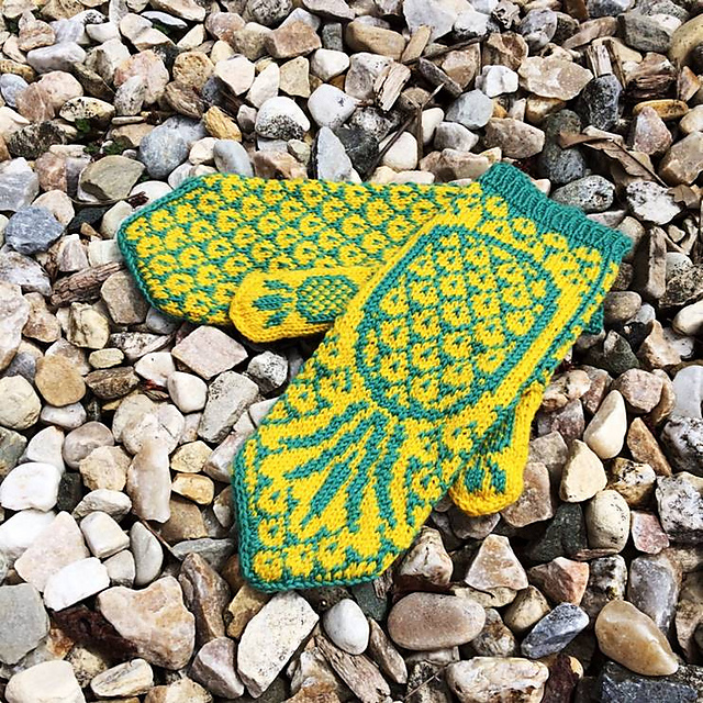 Pineapple Mittens
