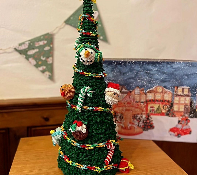2023 Advent Tree with Ornaments