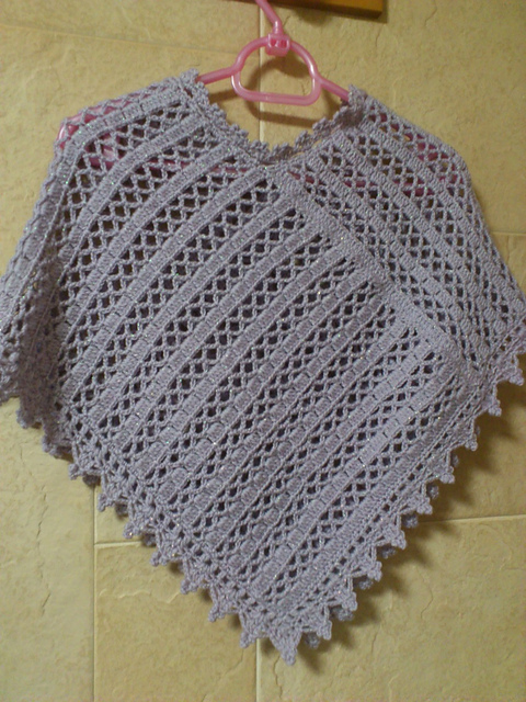 Ravelry: Poncho (b) pattern by Mayumi Kawai (河合真弓)