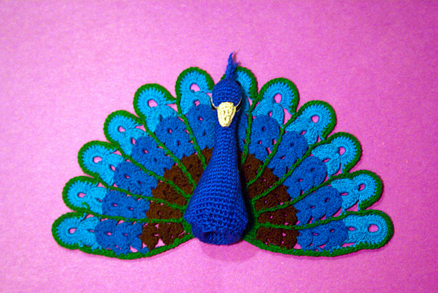 ★QUMAPON ROUGE+QUMAPON PEACOCK Pavo the Peacock Area Rug Crochet Pattern – IraRott Designs