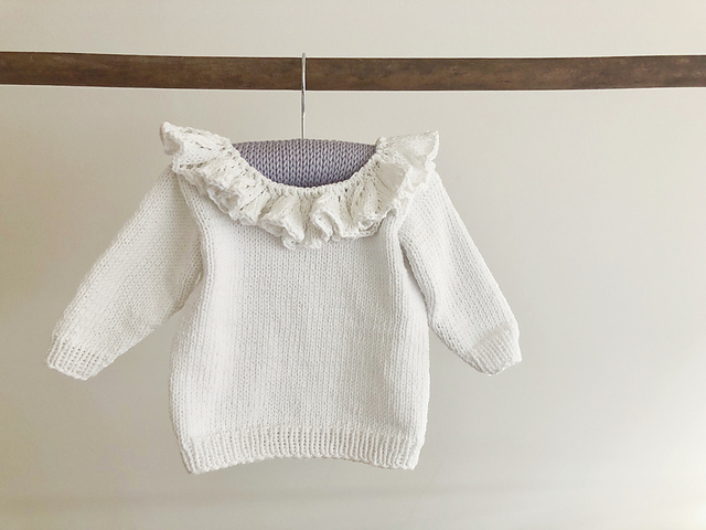 Babybluse med flæsekrave
