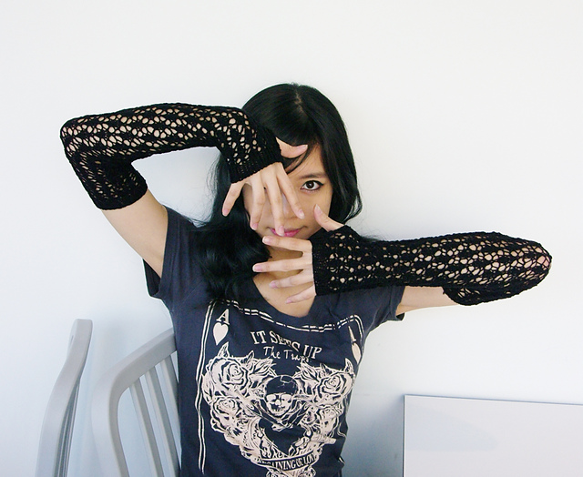 Shuei's Lace Armwarmer