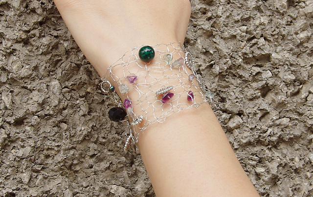 Shuei's Wire Bracelet
