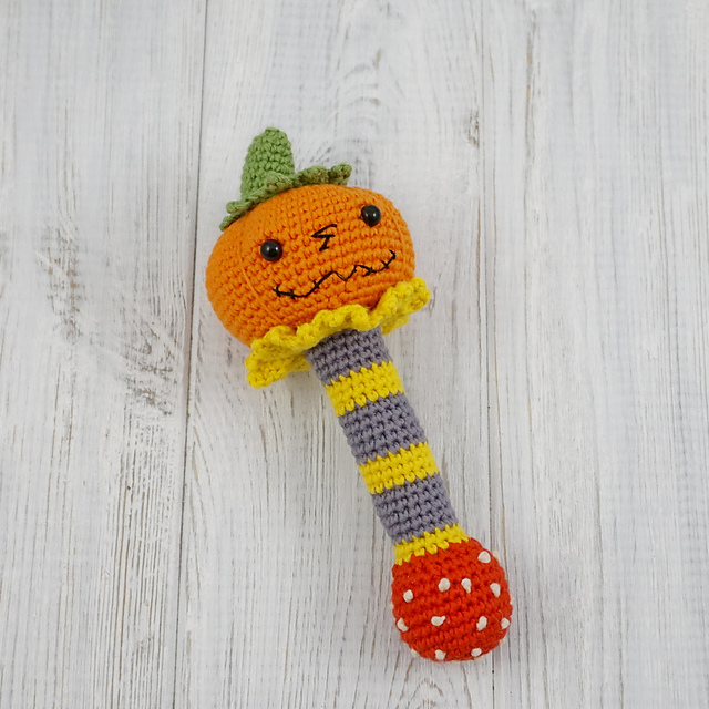 Ravelry: Pumpkin Rattle pattern by Yulia Mozhaiska