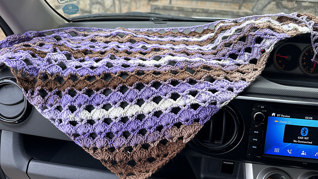 Triangular shawl