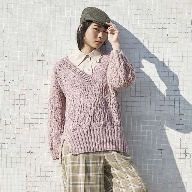 Womens Straight-Sleeved V-Neck Sweater (6211-4)