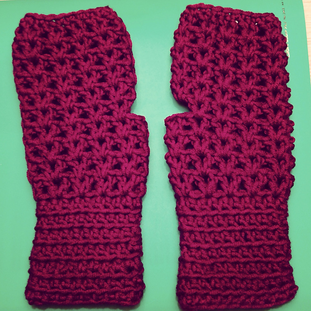 V-Stitch fingerless mittens