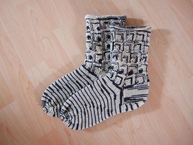 Patchworksocken mit 40 kleinen Quadraten