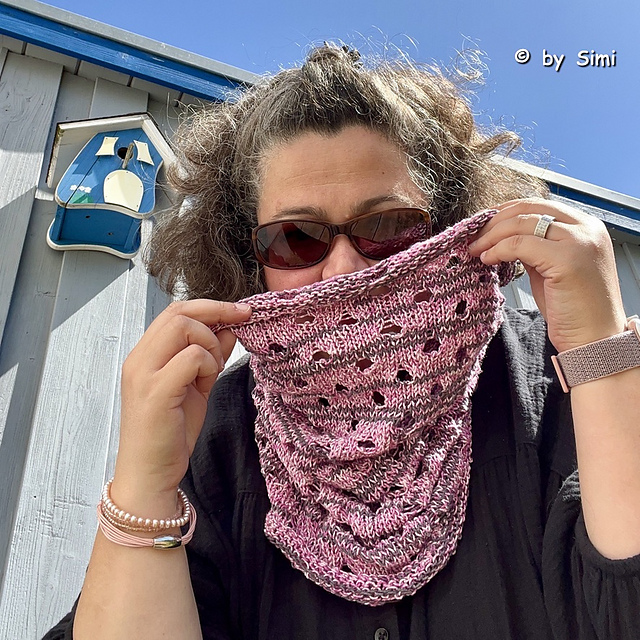 Lacy Polka Dots cowl