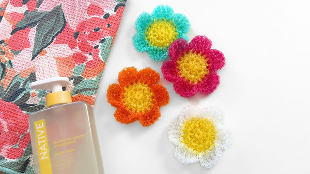 Daisy Dish Scrubby 126