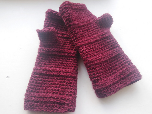 Ridged Fingerless Gloves