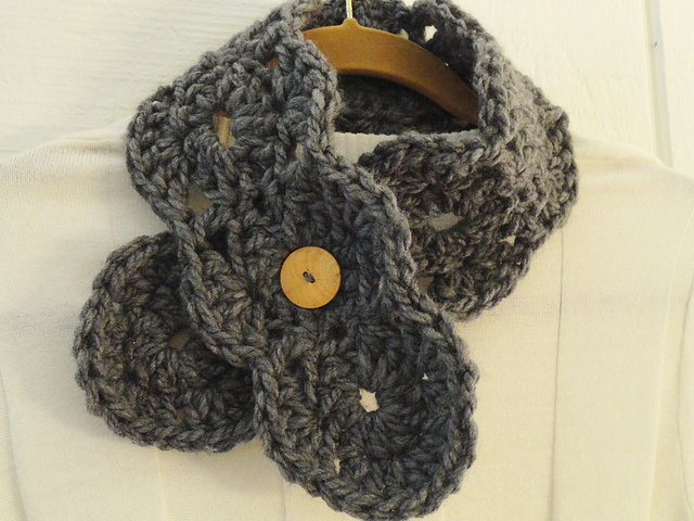 Chunky Shell Beret and Neckwarmer