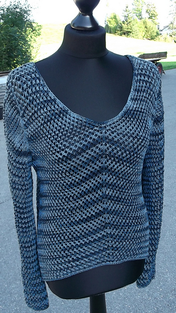 # 28 Netzmusterpullover