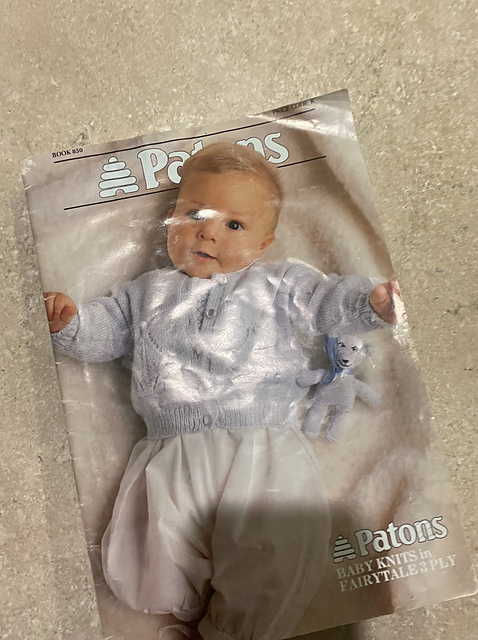 # 03 Baby’s Cardigan
