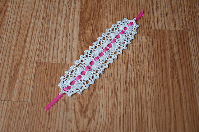 Scalloped Bookmark