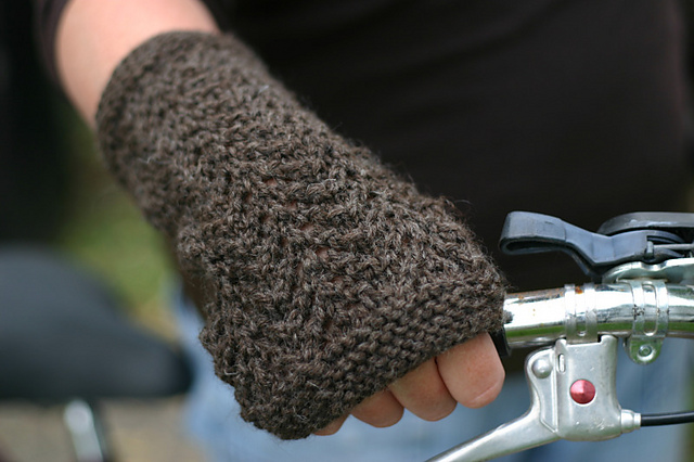 Gull Lace Fingerless Mittens