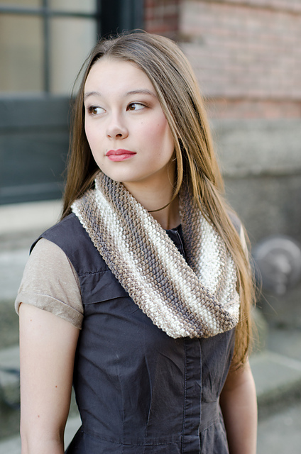 Simpliworsted Multi Moebius Cowl