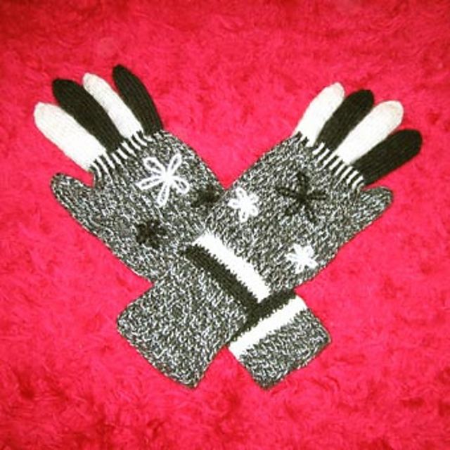 # 21-23 Girl's Set: Hat, Scarf, Gloves