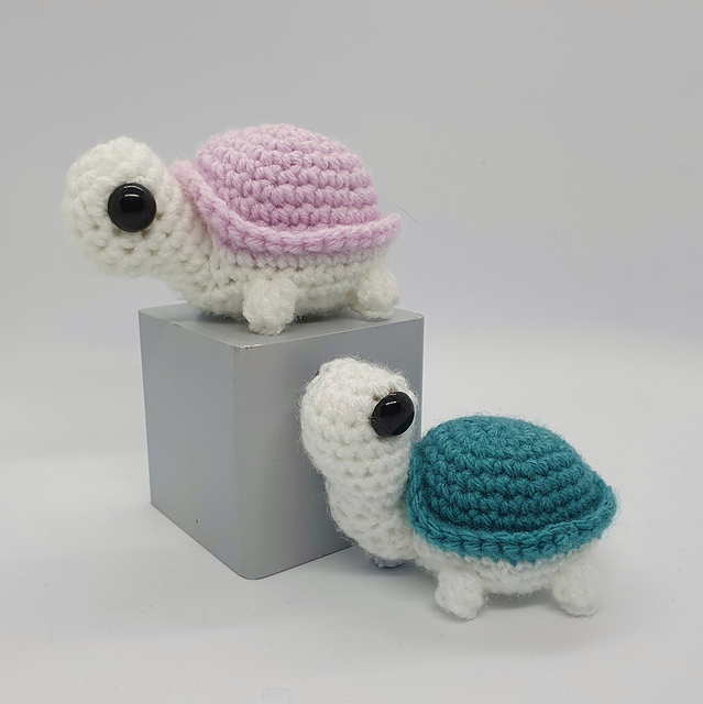 Turtle with Moveable Head